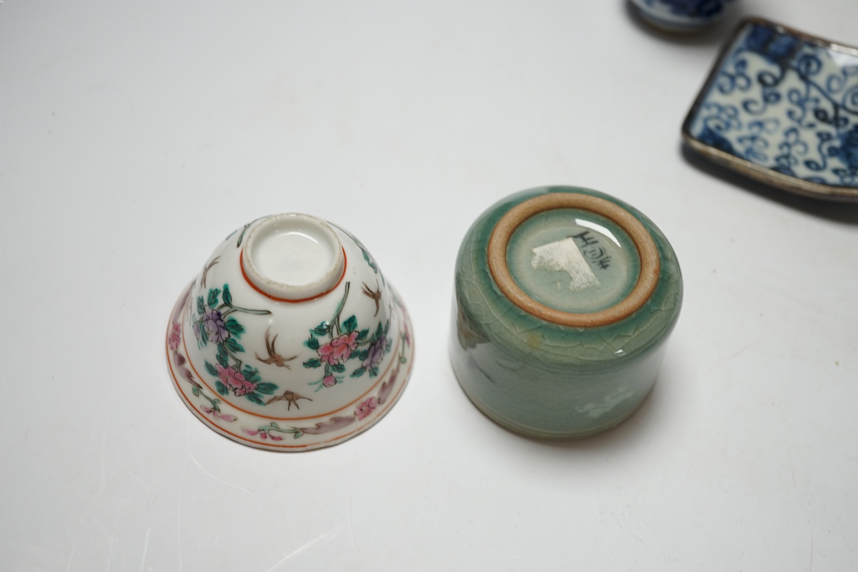 A group of Japanese Imari and other Japanese and Korean ceramics, tallest Imari vase and cover